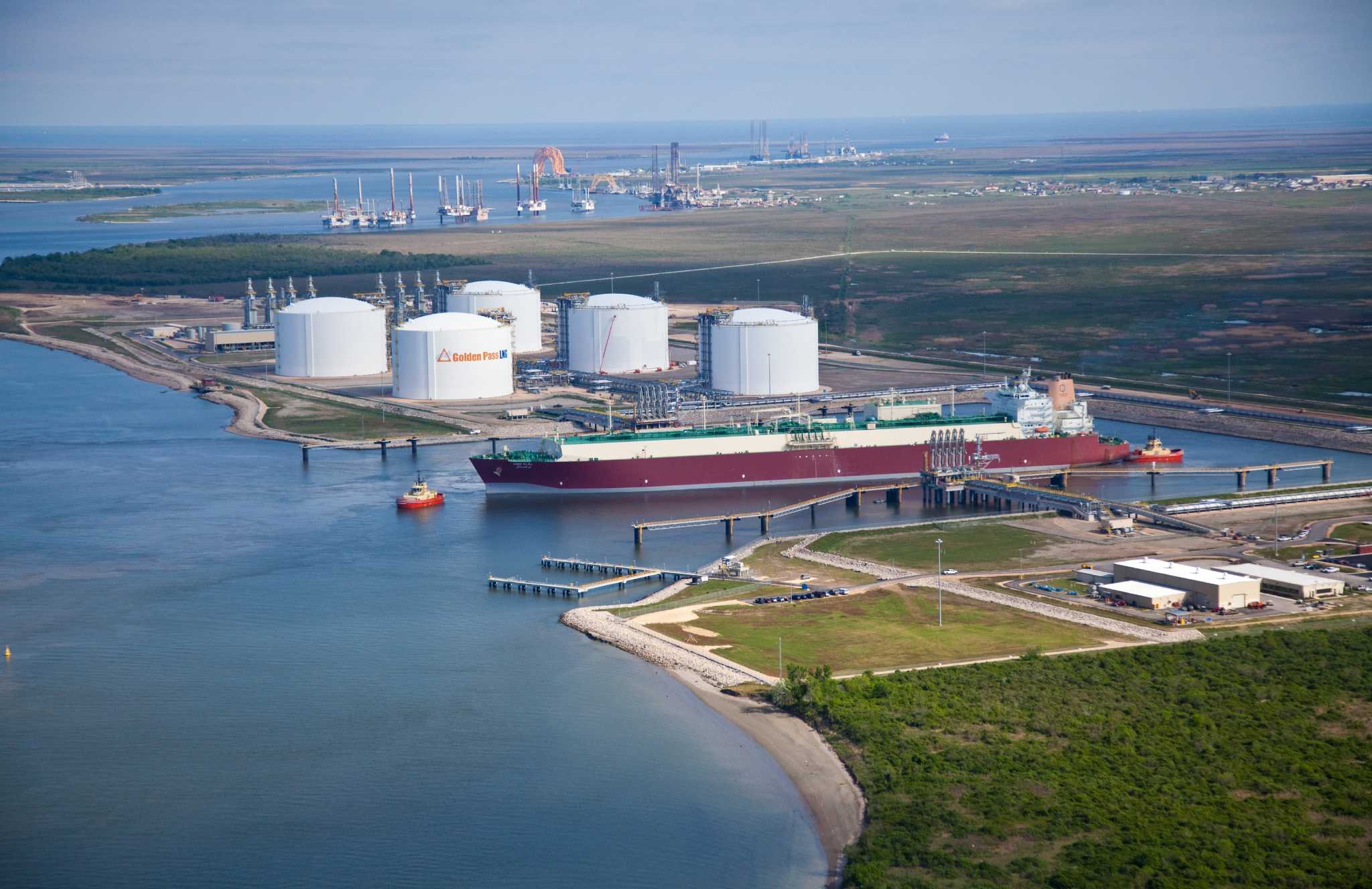 Exxon, Qatar to proceed on major Gulf Coast LNG export facility