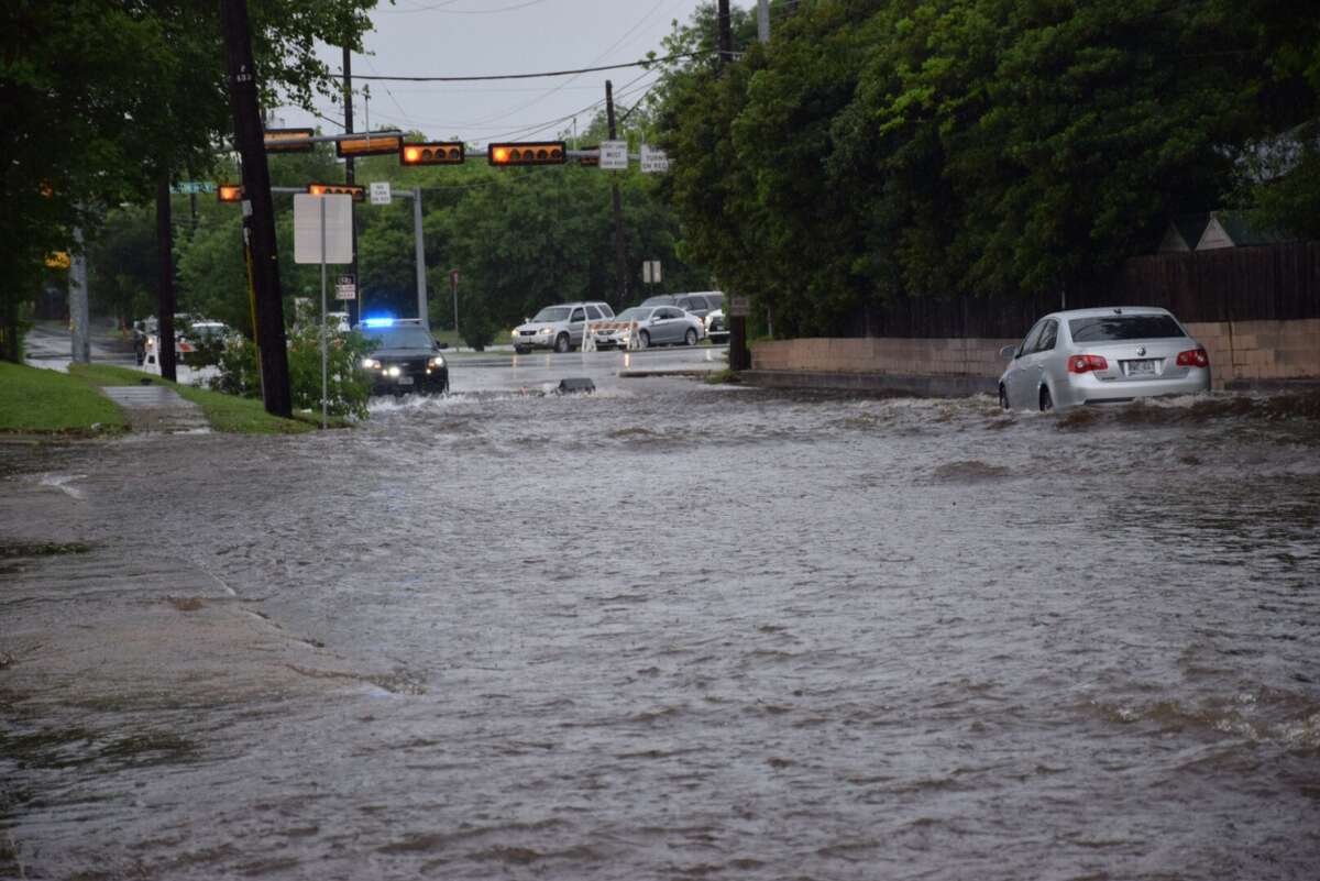 Heavy rain causes traffic, flight, school delays in San Antonio area ...