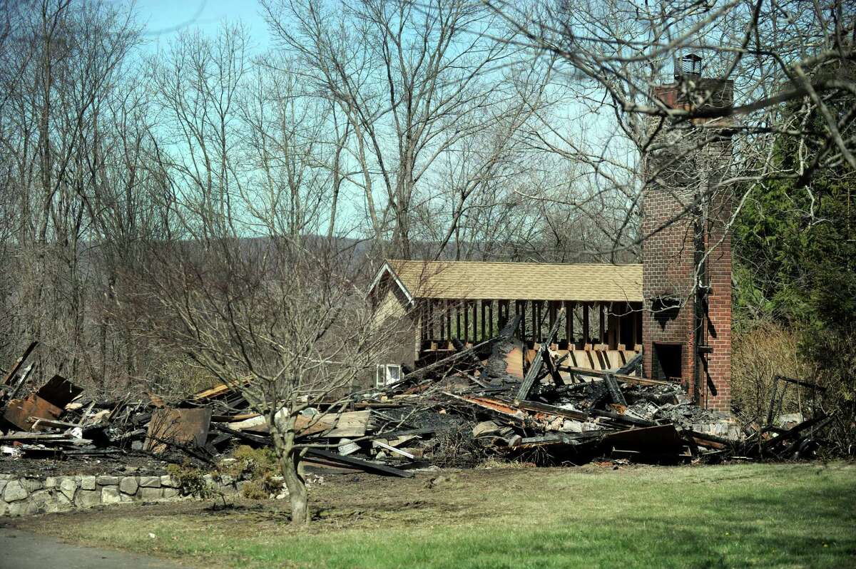 Fire destroys New Fairfield home