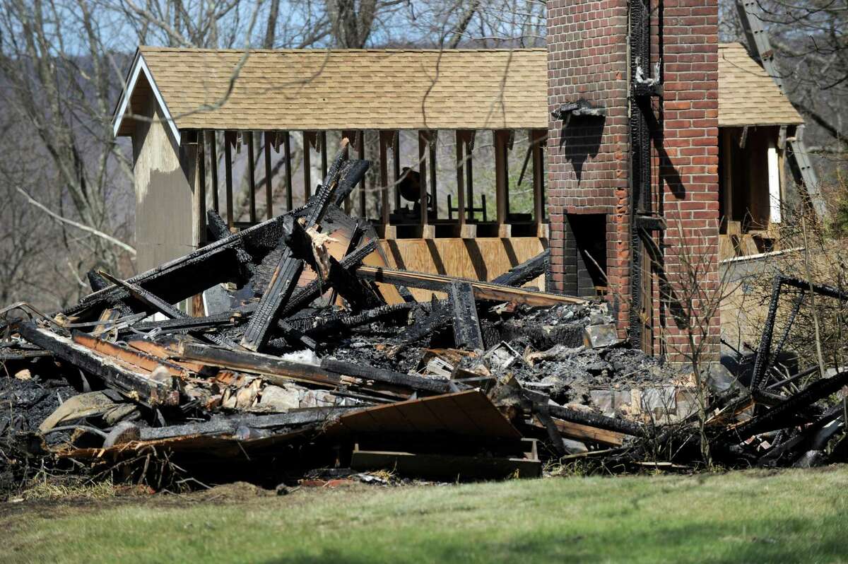Fire destroys New Fairfield home