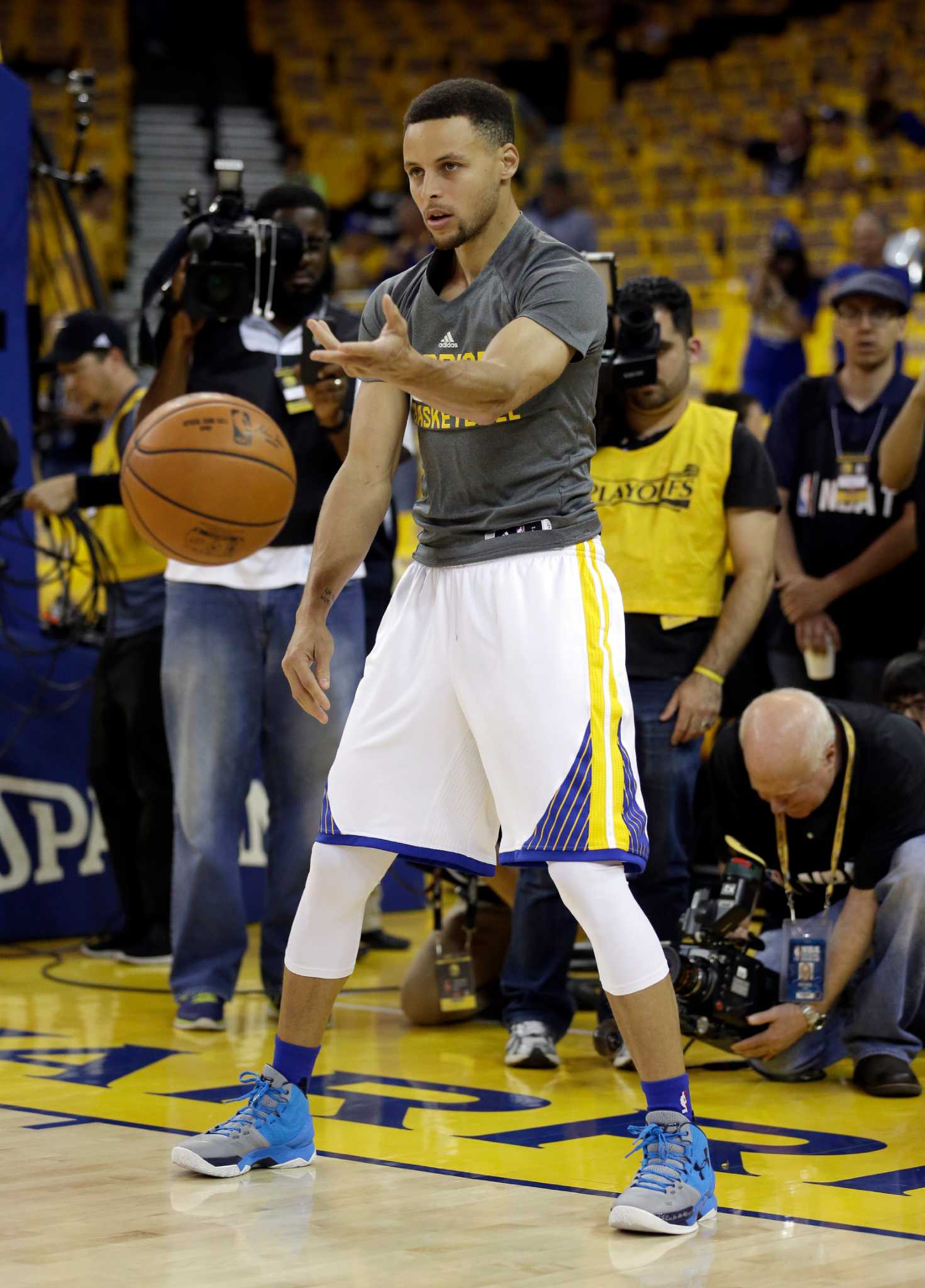 Warriors Star Stephen Curry Out For Game Vs Rockets