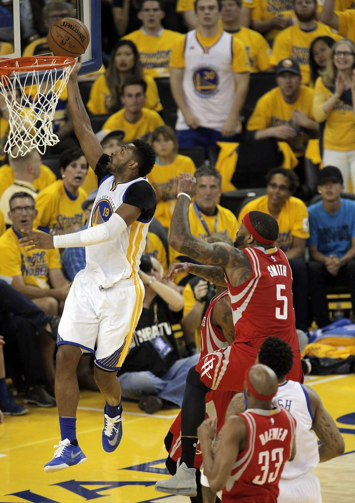 Thompson leads Curry-less Warriors past Rockets in Game 2