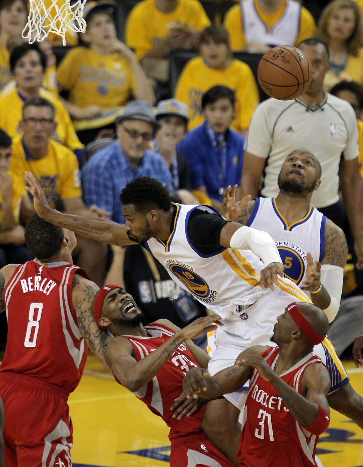 Thompson leads Curry-less Warriors past Rockets in Game 2