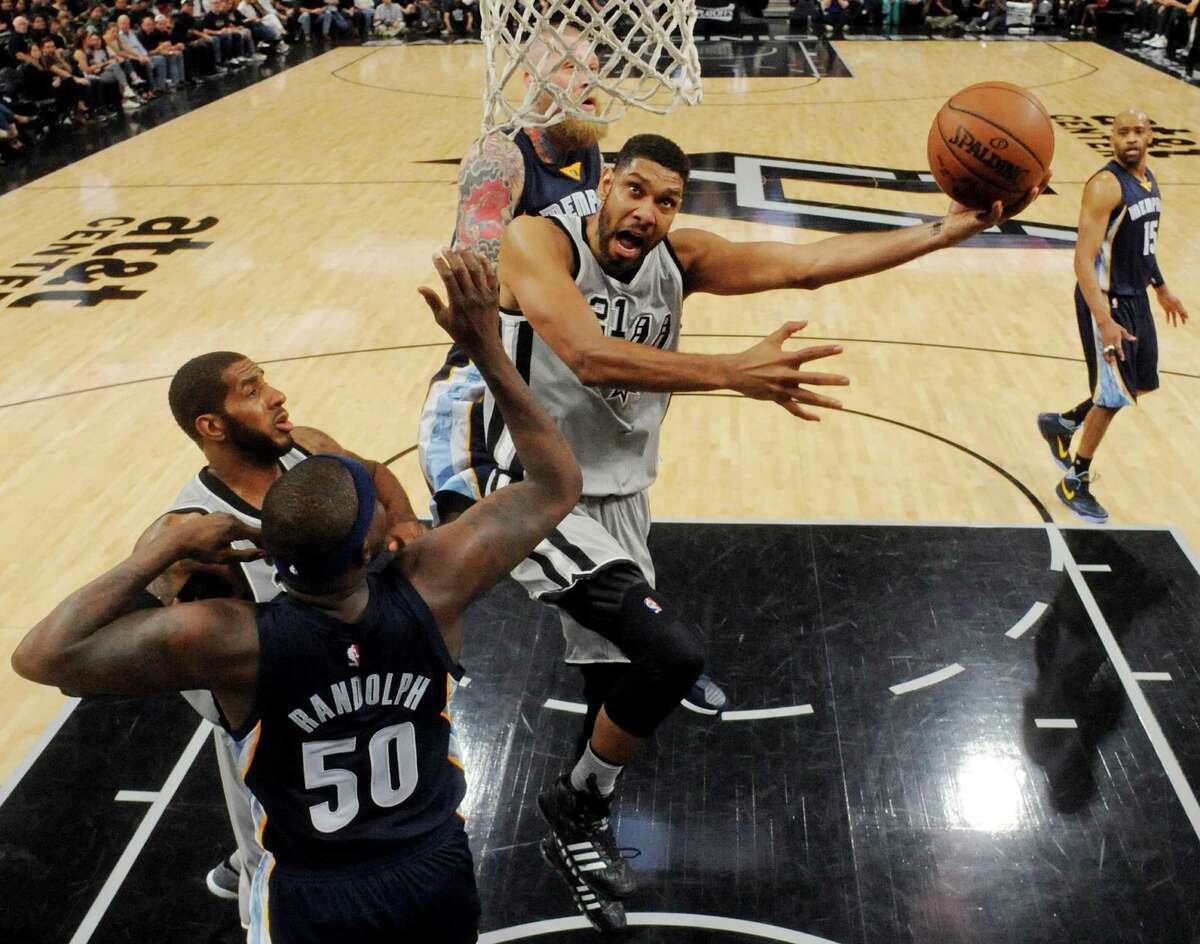 San Antonio Spurs' Tim Duncan shoots between Memphis Grizzlies' Zach Randolph (left) and Chris Andersen as San Antonio Spurs' LaMarcus Aldridge looks on during Game 1 in the first round of the Western Conference playoffs Sunday April 17, 2016 at the AT&T Center. The Spurs won 106-74.