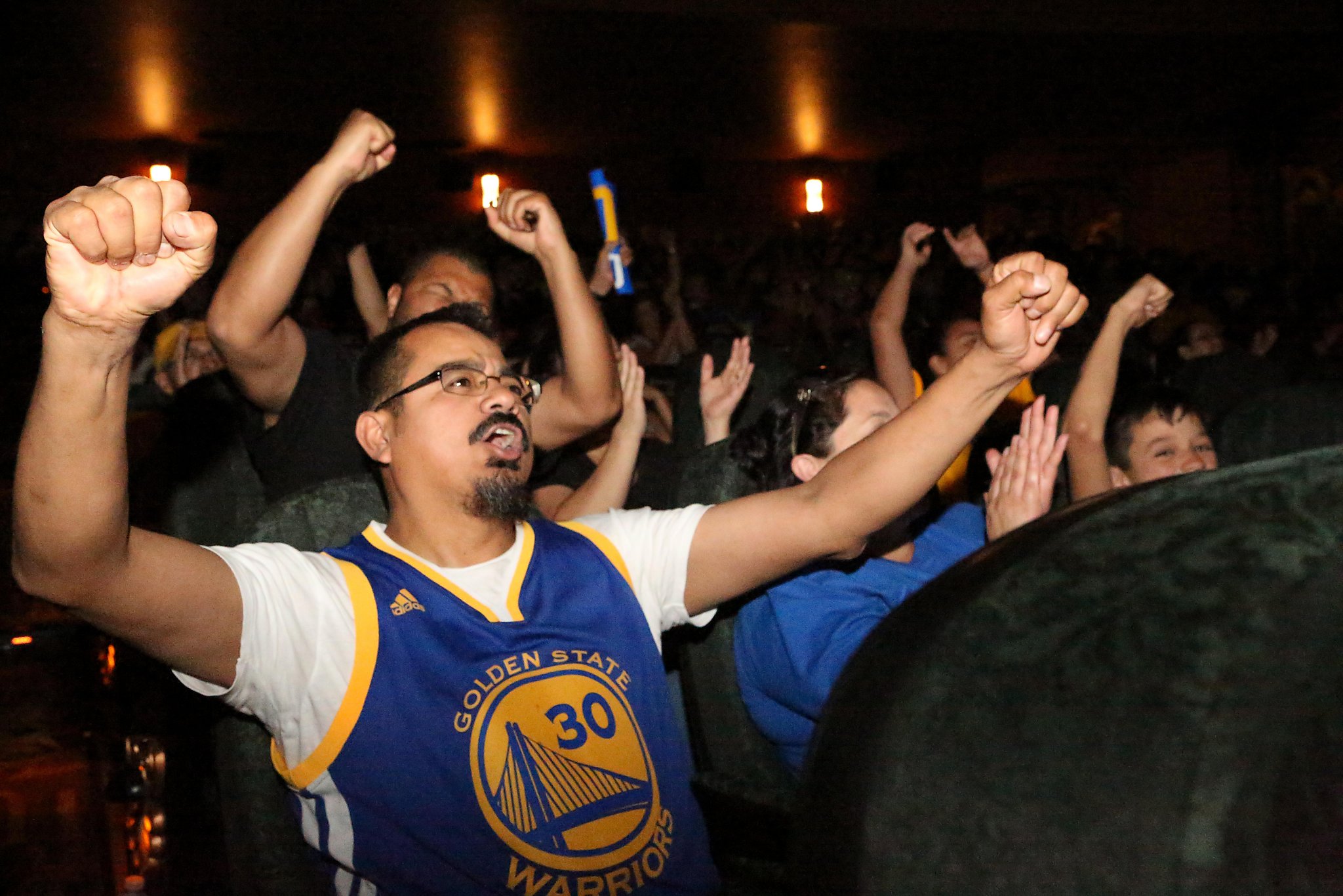 Warriors, Sharks fans priced out of games flock to movie screens