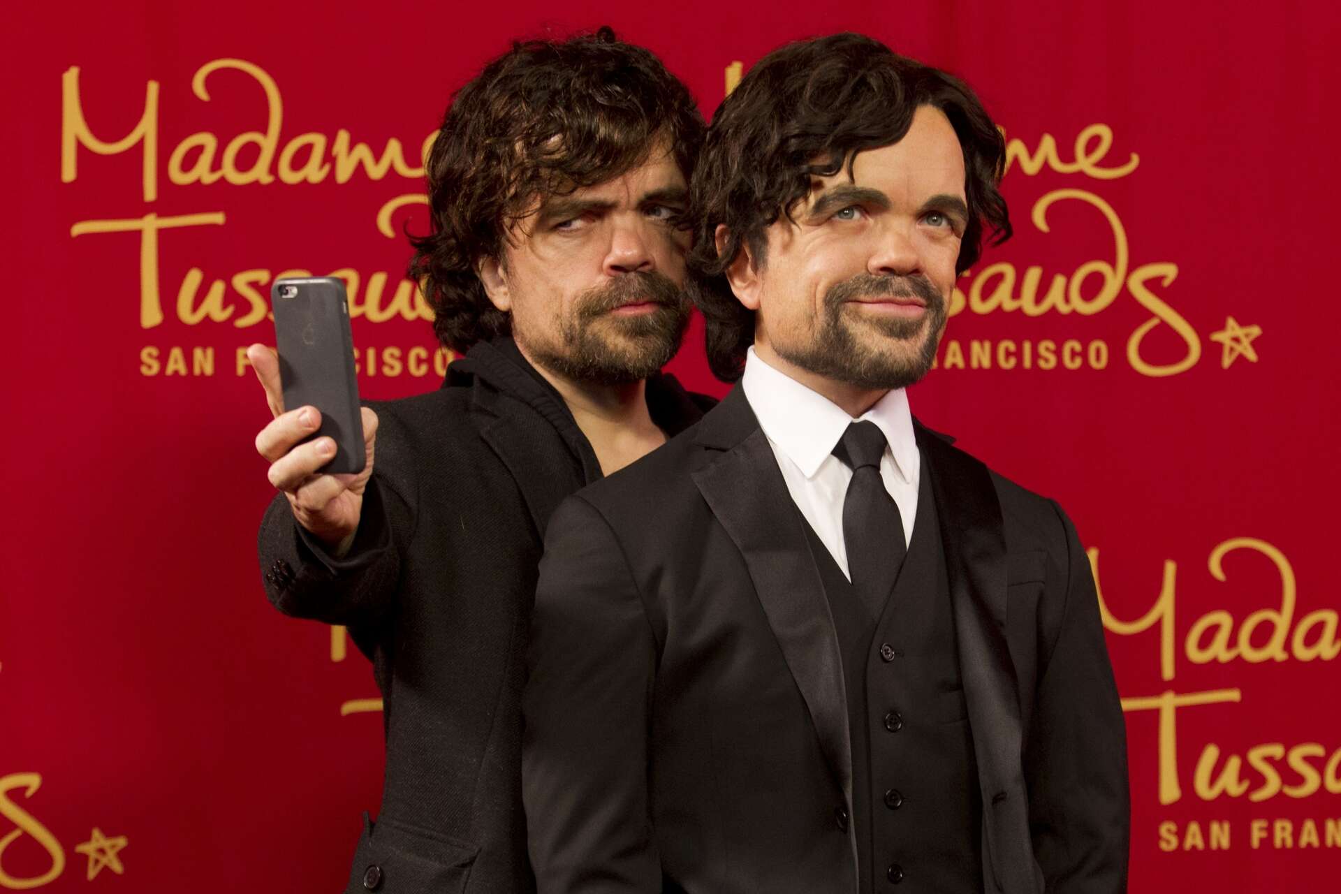'Game of Thrones' star Peter Dinklage meets his wax twin at SF Madame