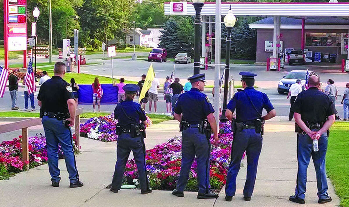 Vassar committee asked to stop immigrants