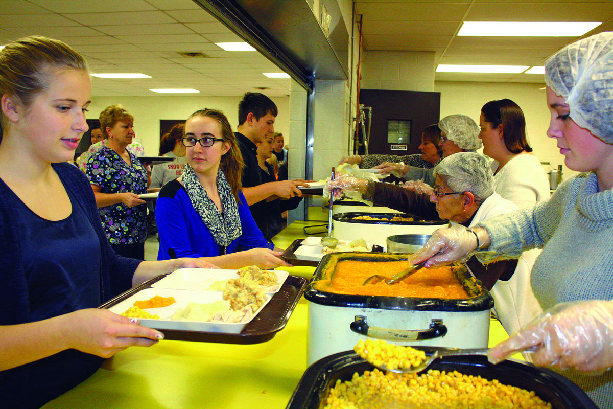 community-blessed-to-have-thanksgiving-dinner