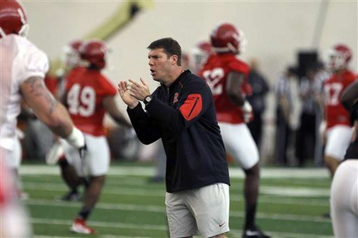 Rutgers NCAA college football coach Chris Ash talks to the team during a spring practice Thursday, March 24, 2016, in Piscataway, N.J. (Chris Pedota /The Record of Bergen County via AP) ONLINE OUT; MAGS OUT; TV OUT; INTERNET OUT; NO ARCHIVING; MANDATORY CREDIT