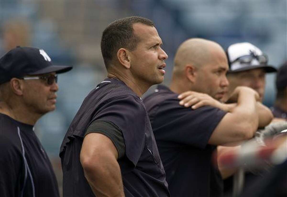 New York Yankees designated hitter Alex Rodriguez, second left, watches batting practice with Reggie Jackson, left, Carlos Beltran, second right, and manager Joe Girardi before a spring training baseball game with the Tampa Bay Rays, Thursday, March 24, 2016, in Tampa, Fla. (AP Photo/Steve Nesius)