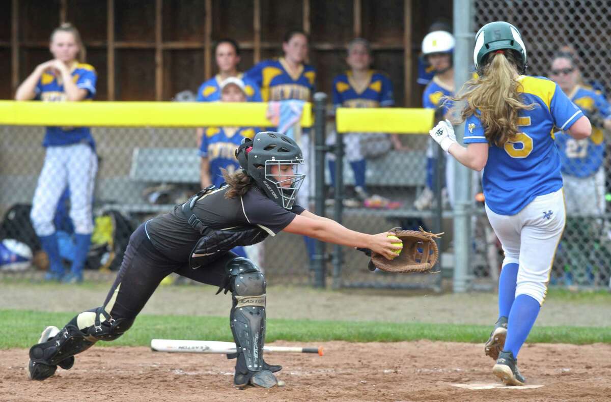 Newtown’s bats stay hot in softball win over Barlow