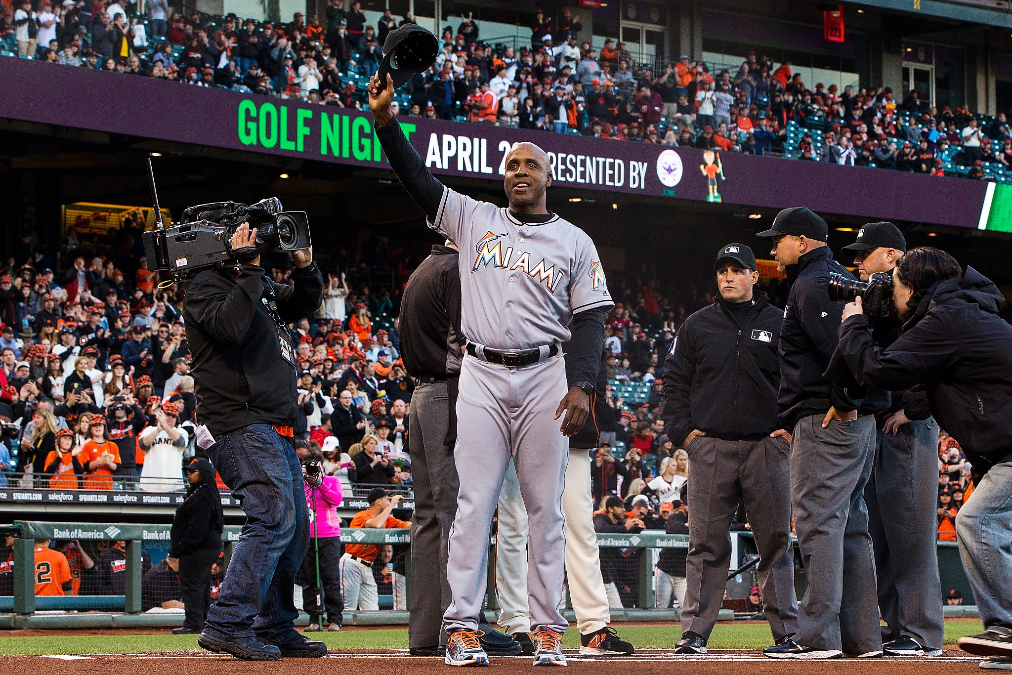 Closeup of San Francisco Giants Barry Bonds with father, coach