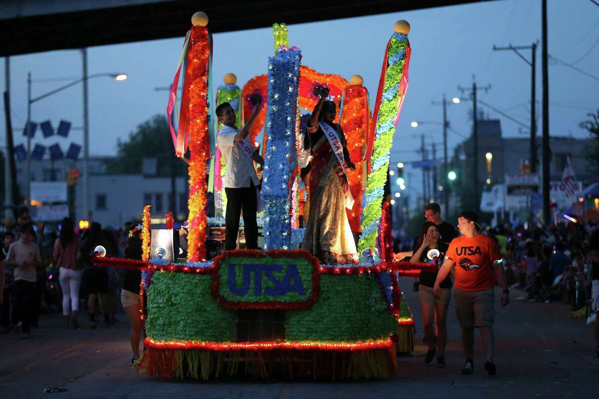 Fiesta San Antonio Flambeau Parade winners announced for 2016