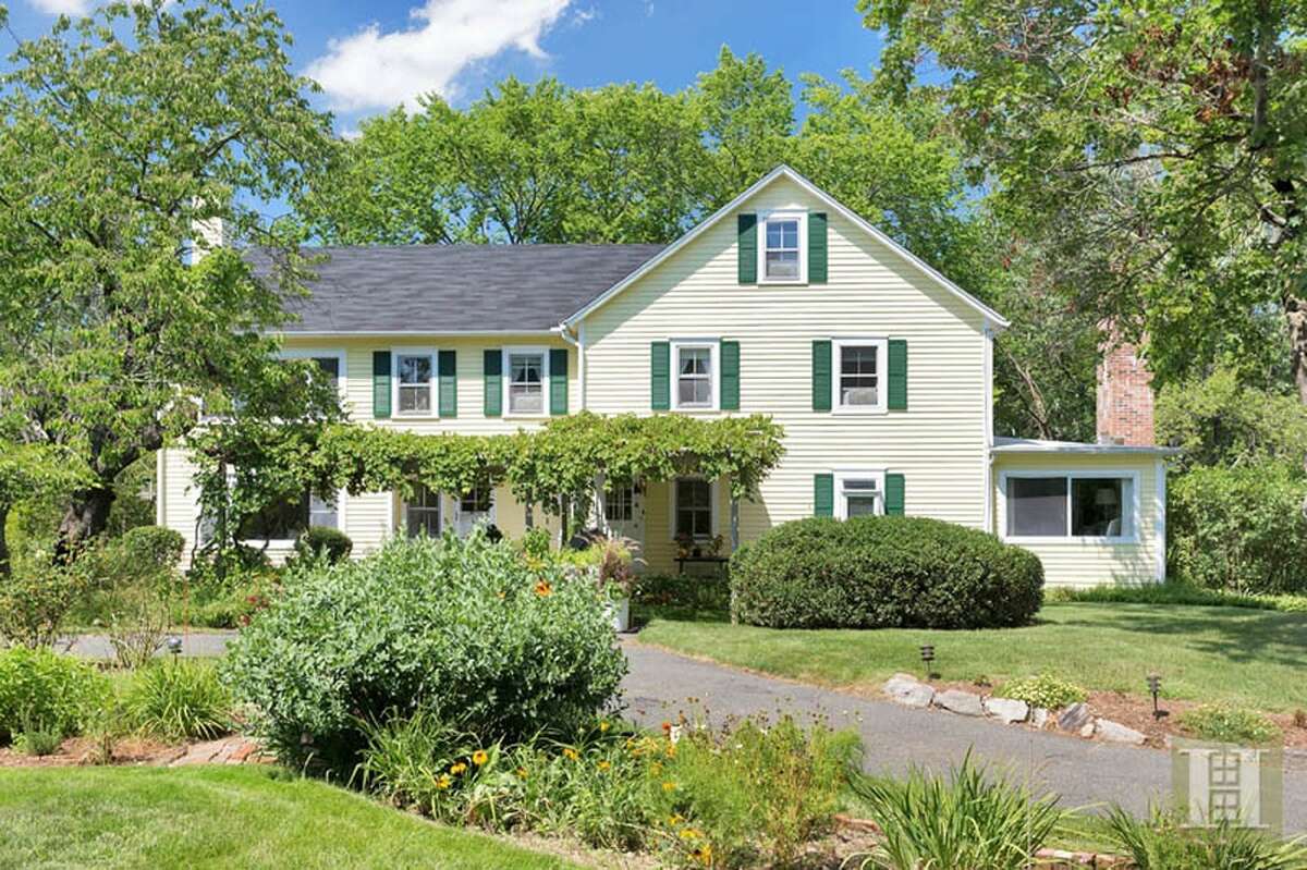 How much does it cost to buy a house in SW Connecticut's best school