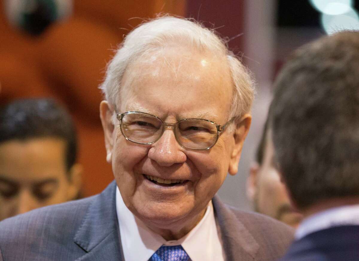 Billionaire Warren Buffett will be inducted into the Texas Business Hall of Fame in a San Antonio gala Oct. 27, the organization announced Monday.