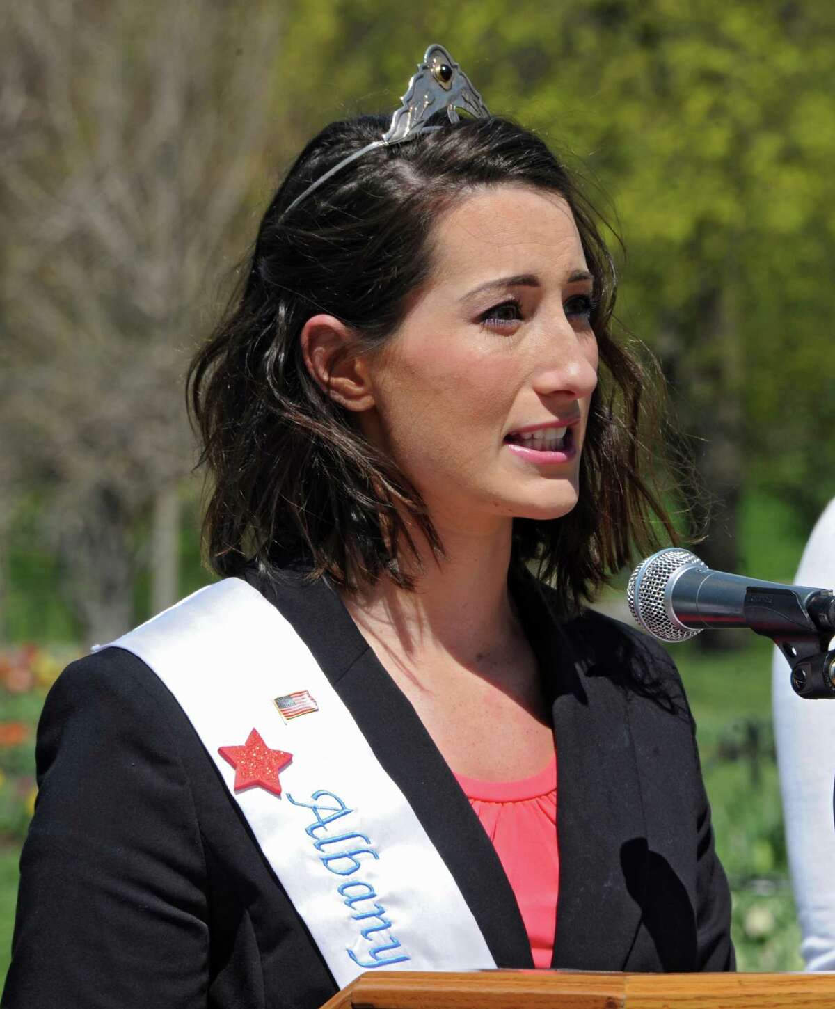 Tulip Queen finalists debut in Albany