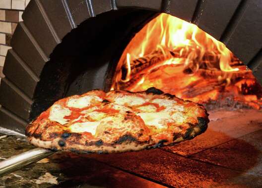 13 need to stop spots for pizza in the Capital Region