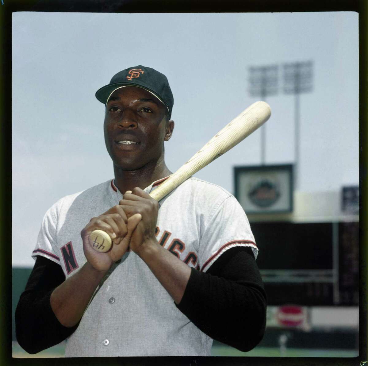 Outside AT&T ballpark, a hushed, mournful vigil for Willie McCovey