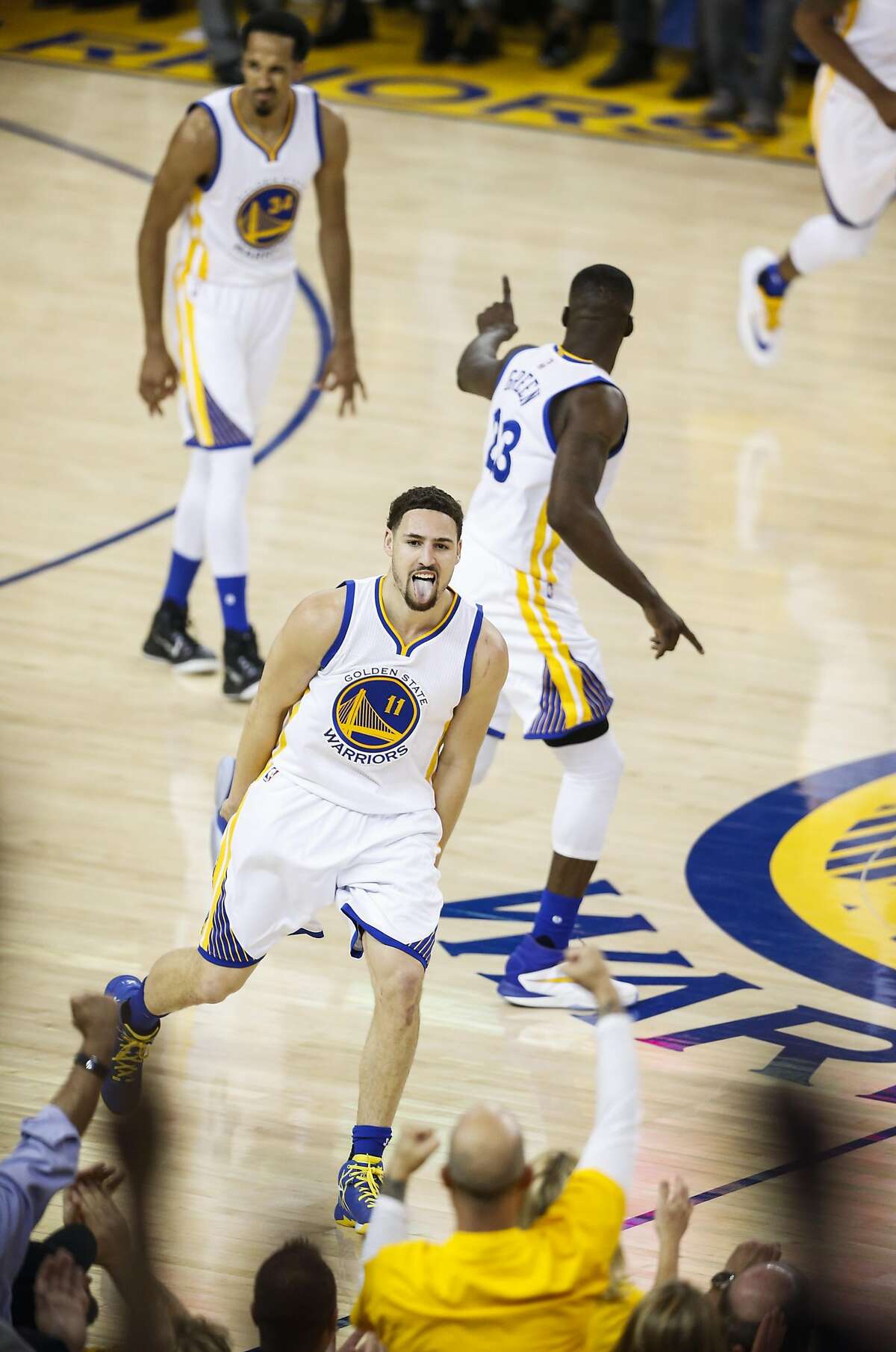 Thompson rains threes, Warriors advance to 2nd round