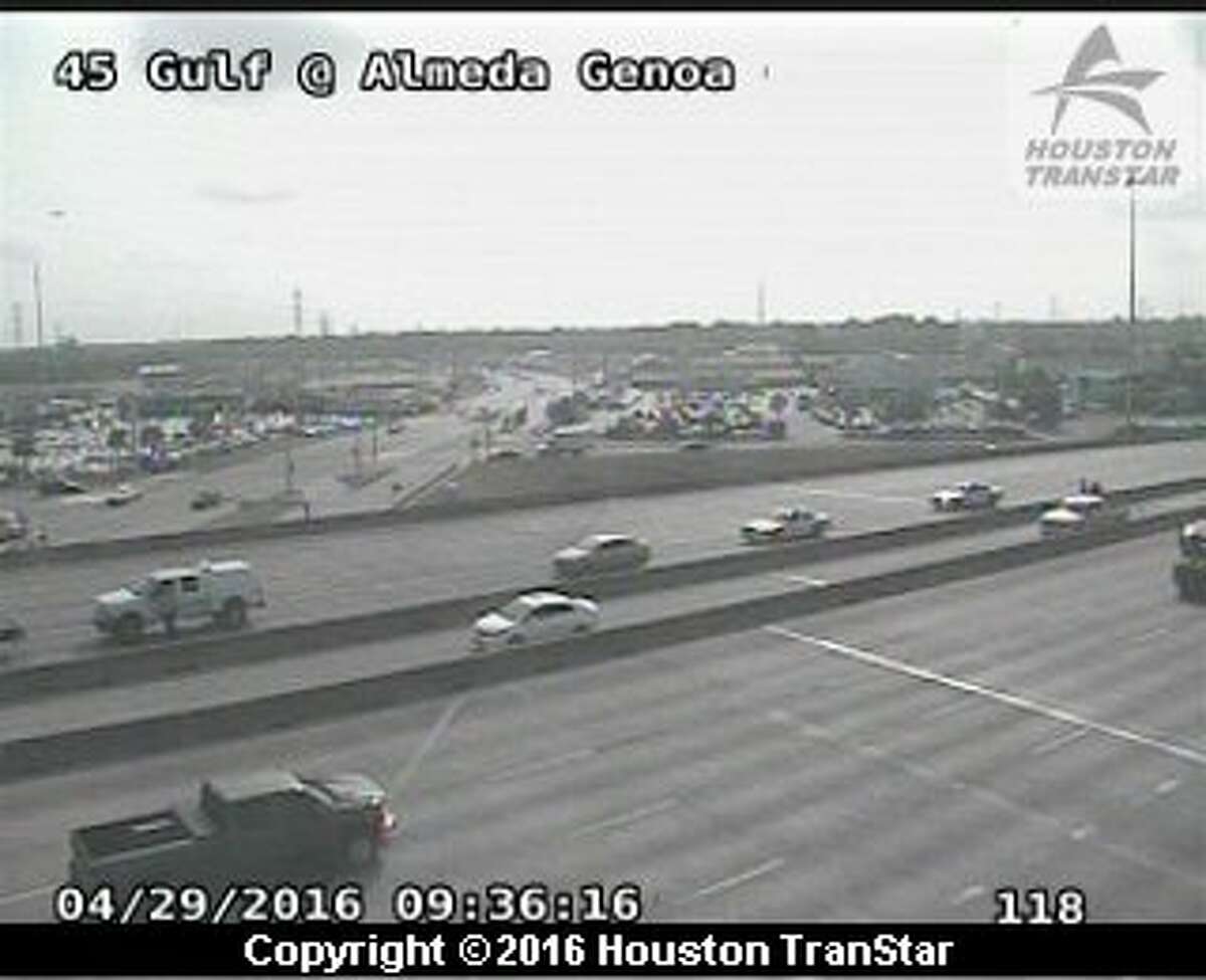 Gulf Freeway reopens after homicide investigation in SE Houston