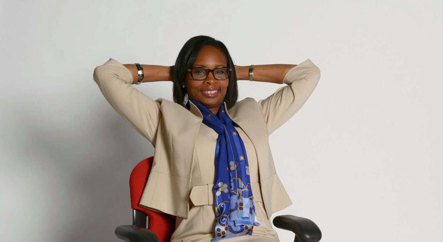 The Wonder Woman and other power poses to raise your confidence at work