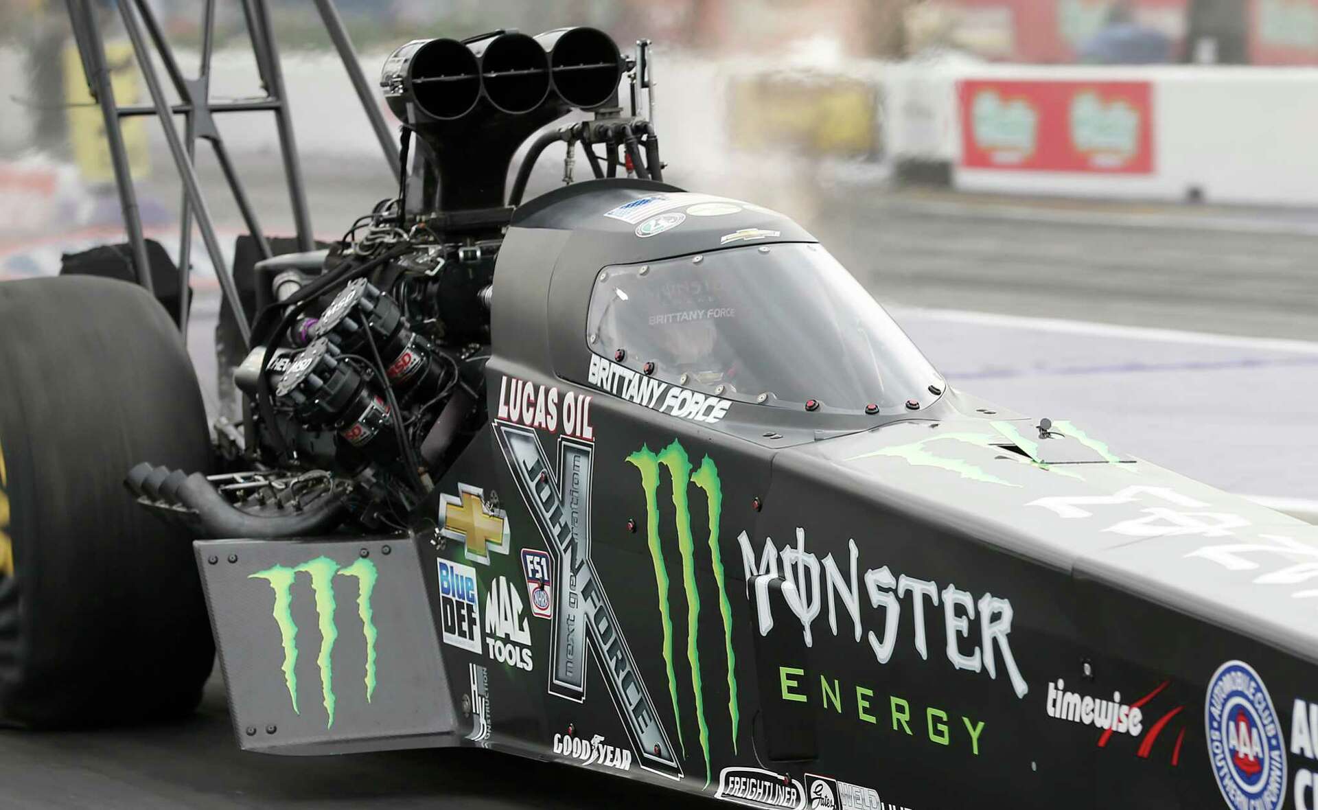 Brittany Force pushes herself to the forefront of drag racing