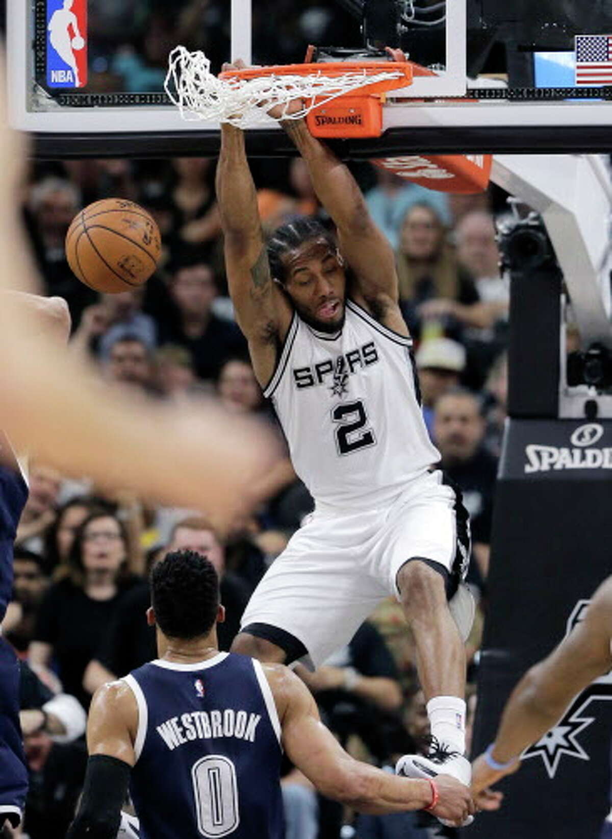 Spurs' Kawhi Leonard dunked all over the Thunder