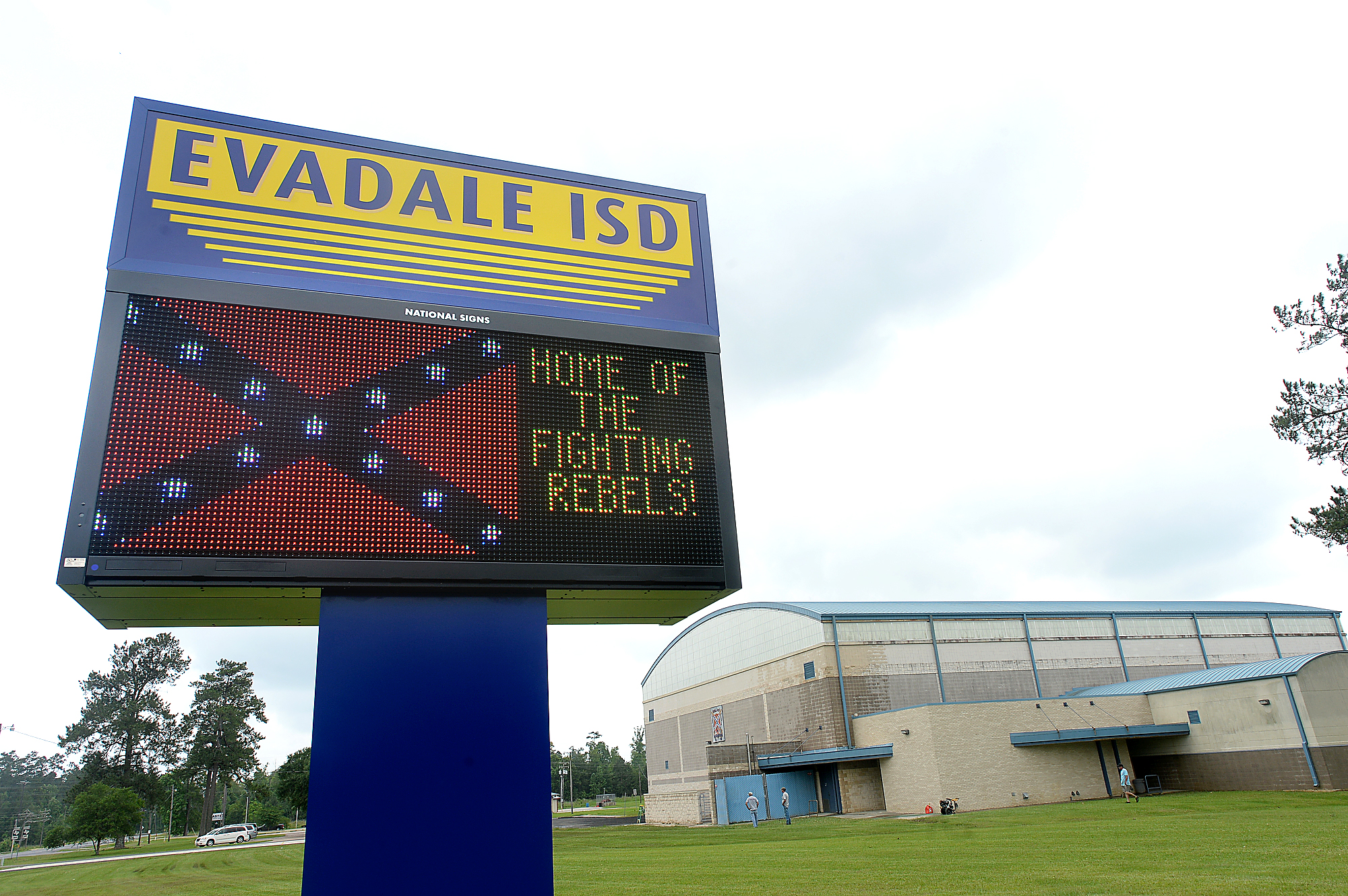 New Evadale ISD sign leaves out Confederateera emblem Beaumont
