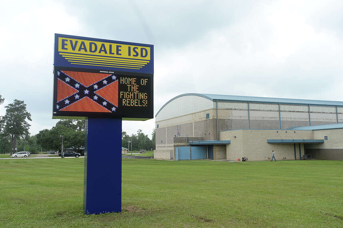 New Evadale ISD sign leaves out Confederateera emblem