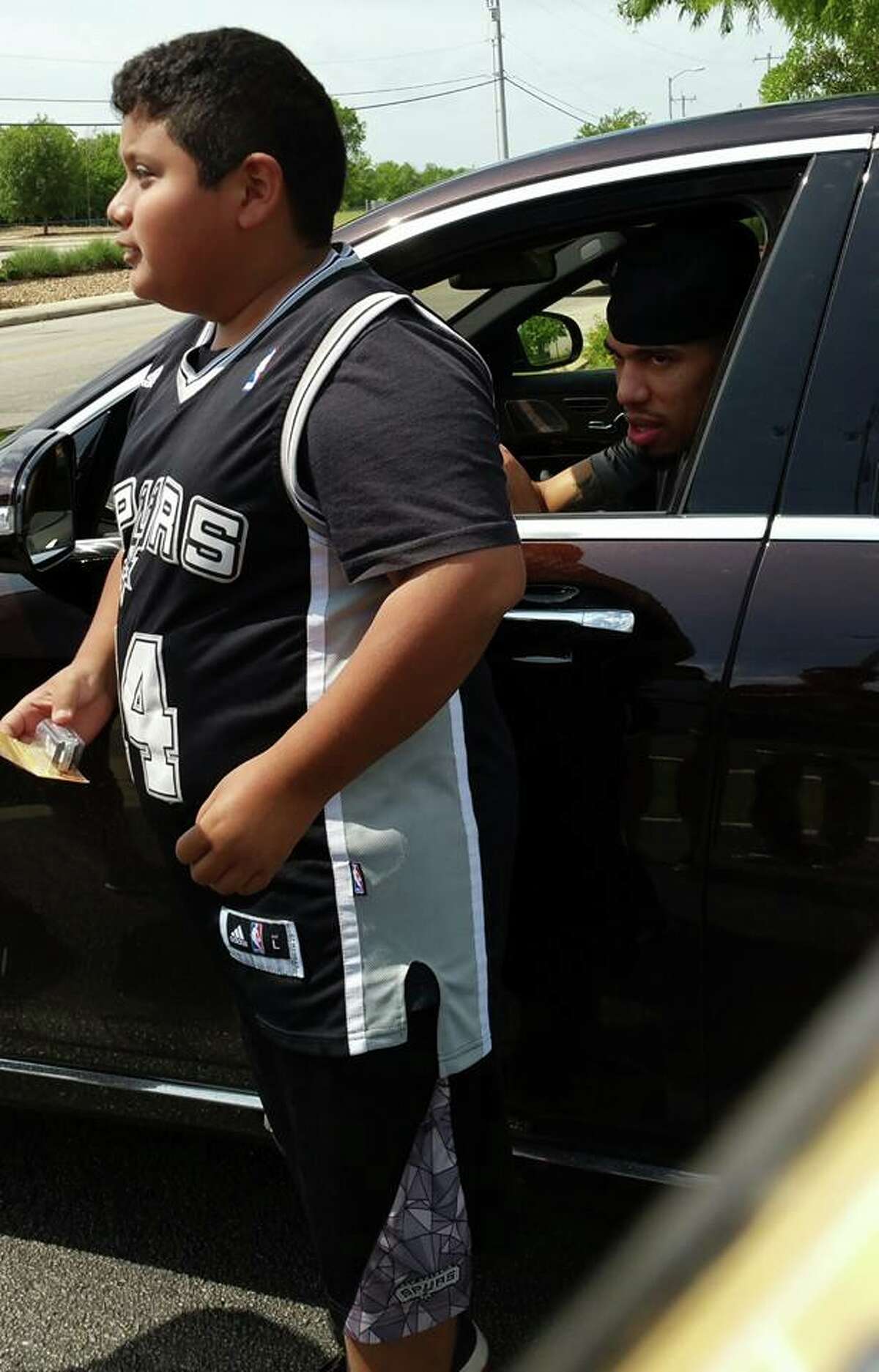 Danny Green stopped to sign Xon's jersey, basketball and toy car. 