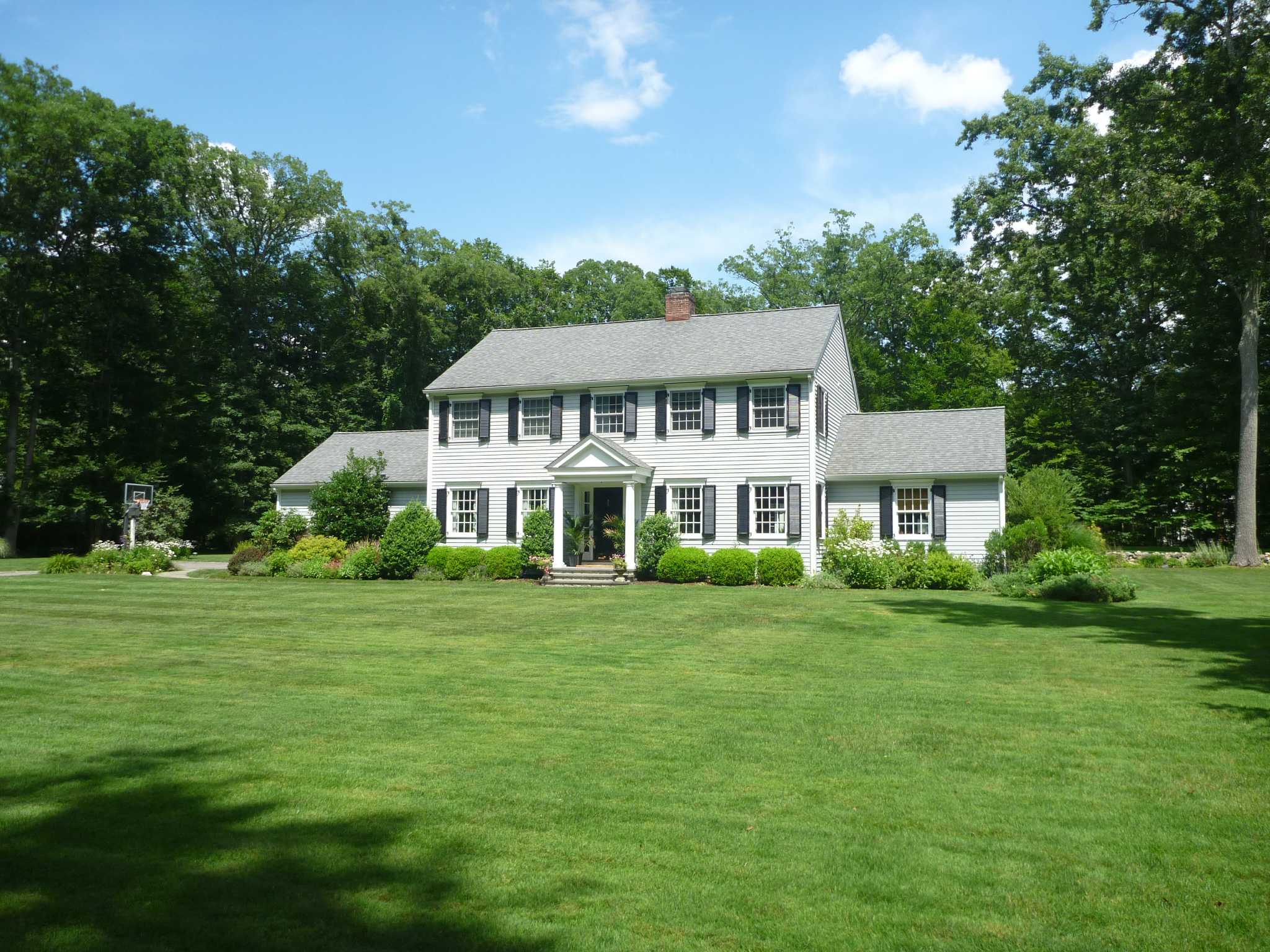 real-estate-a-connecticut-colonial-redesigned-in-darien-westport-news