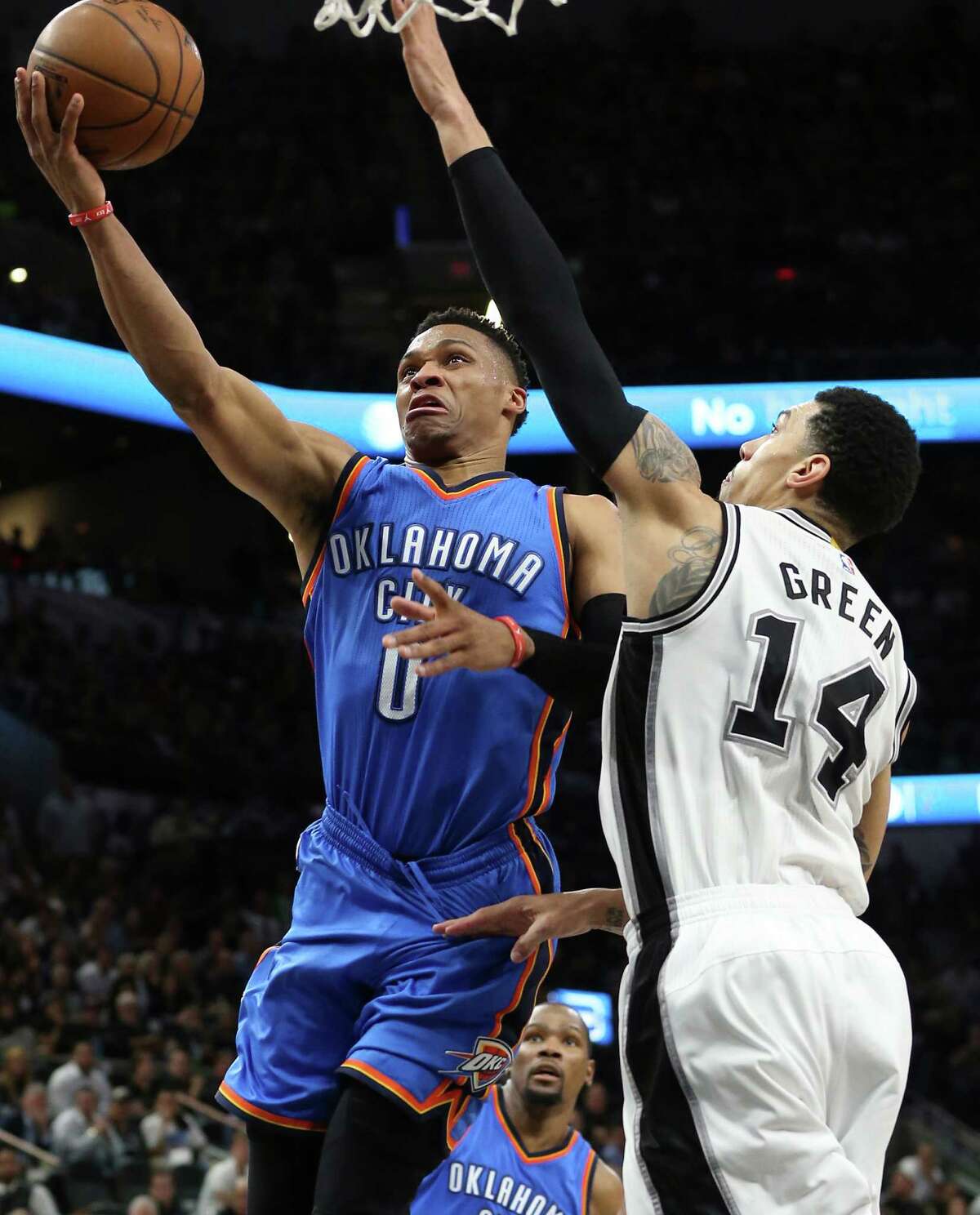 Controversial Ending Gives Okc Split Against Spurs