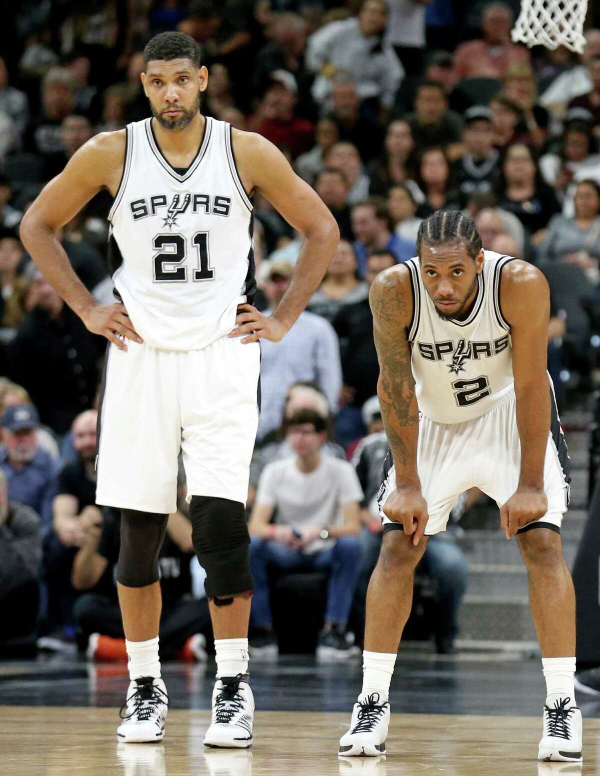 Kawhi Leonard Rocks Own Jersey On Cabo Vacay During All-Star Break