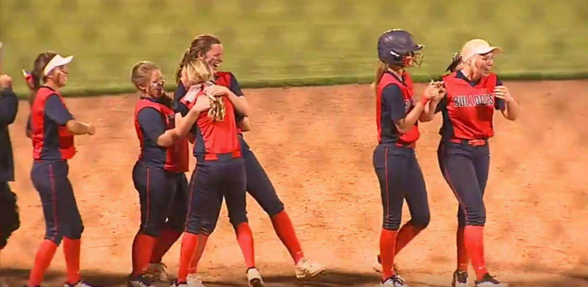 Dallasarea softball team loses title after celebrating too soon