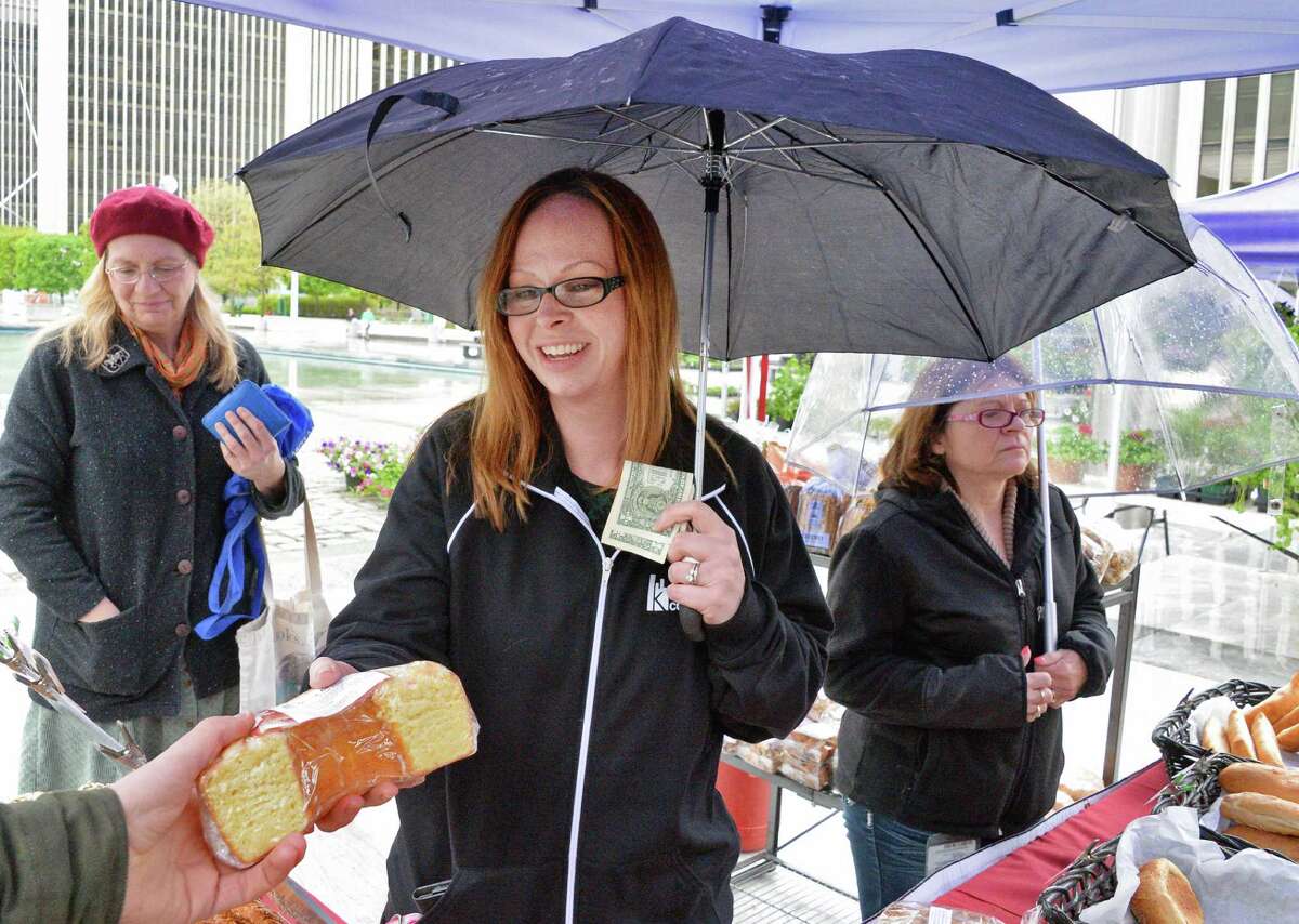 Farmers market, vendors return to Empire State Plaza