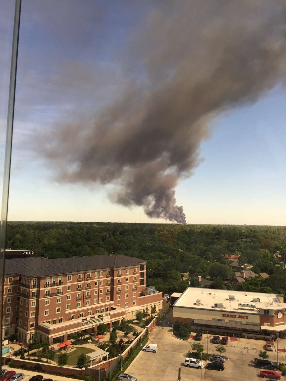 Four-alarm fire sends plumes of smoke across Houston, runoff into ...