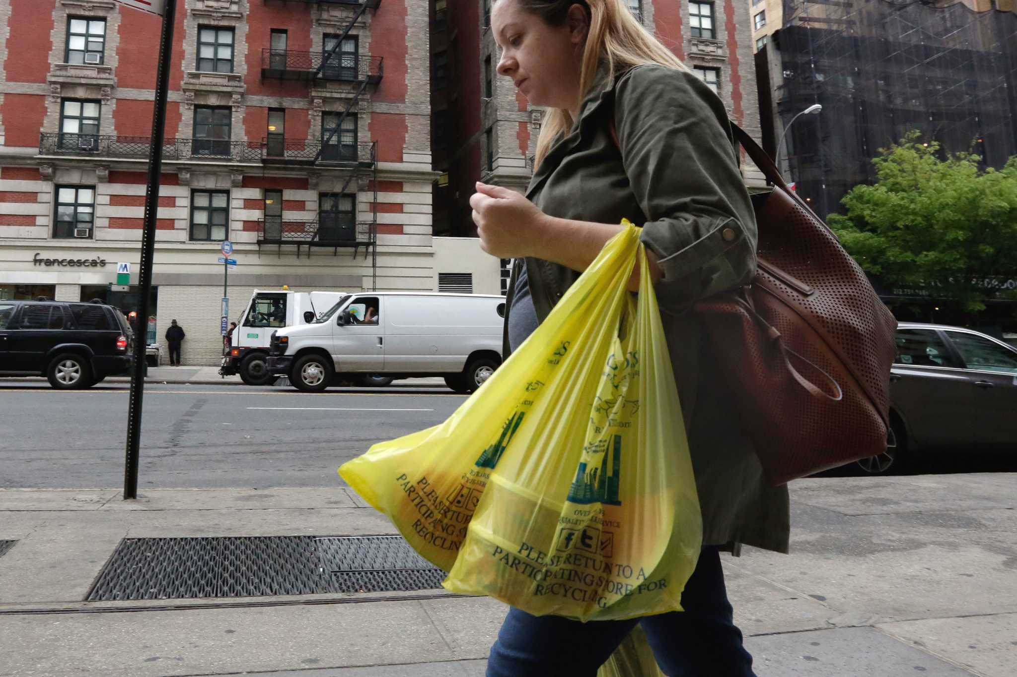 Lawmakers OK 5cent charge for plastic bags