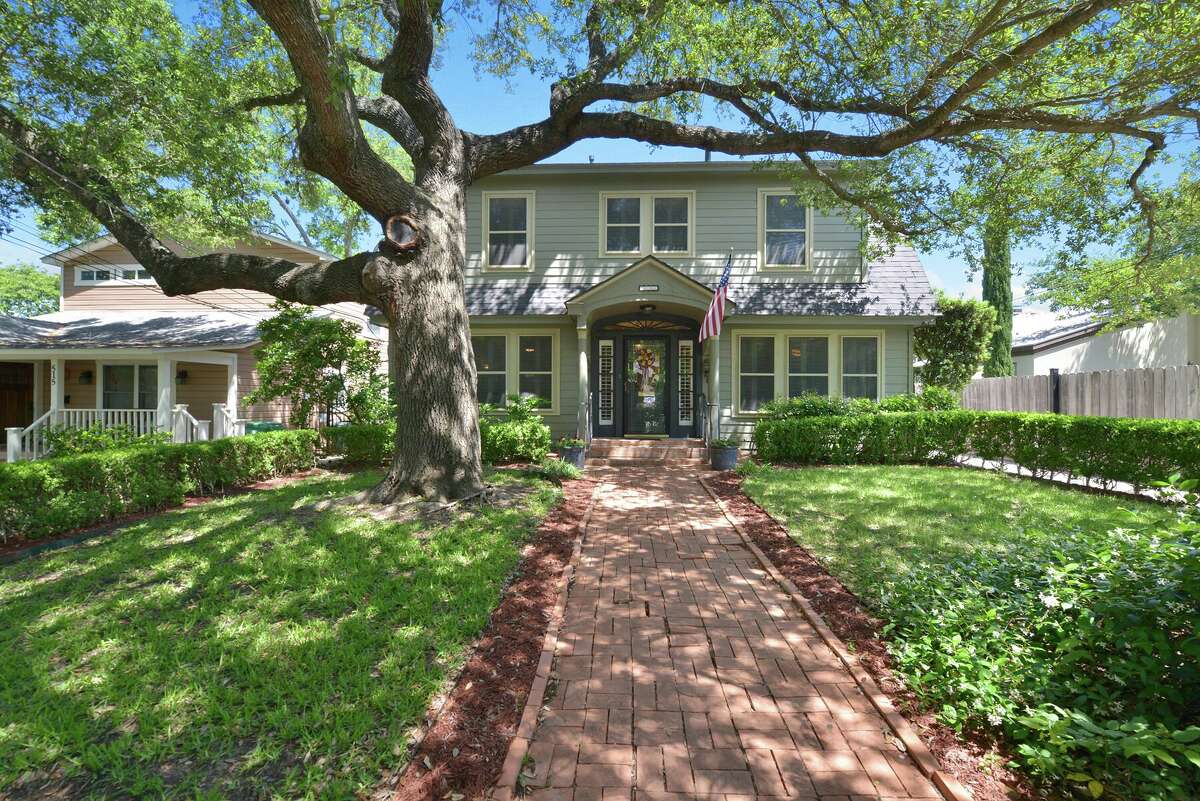 511 Argo Ave. Alamo Heights Saturday: 1 p.m. $ 655,000 3 beds, 2 baths, 3,109 square feetAgent: Eliza Sonneland MLS: 1175842 See the full listing here.