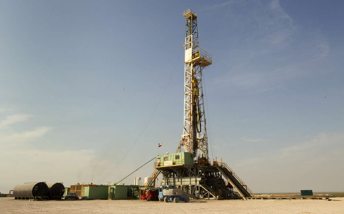 An oil rig running on Anadarko's Raybank Well is shown Thursday, June 2, 2011, near the west Texas town of Mentone, about 90 miles west of Midland. ( Brett Coomer / Houston Chronicle )