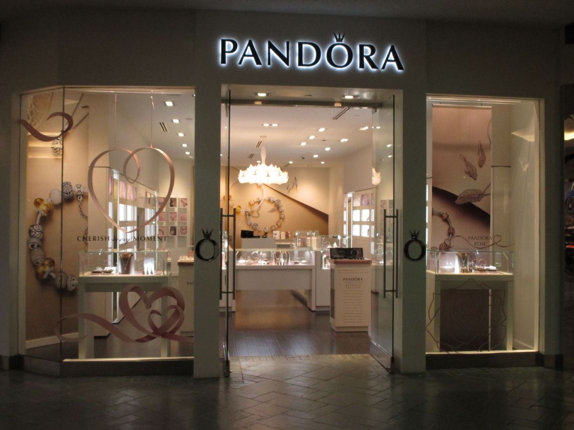 Pandora store 2025 willowbrook mall