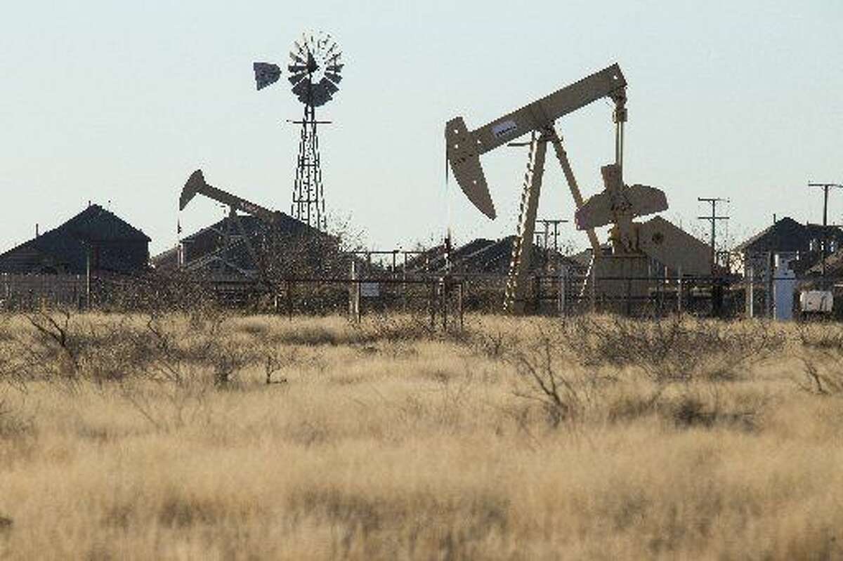 An oil pump in Midland, Texas, Jan. 29, 2016. Over the last year the biggest oil companies have shown the most resilience in the face of plunging oil prices. But now even the likes of ExxonMobil, BP and Chevron are beginning to lose their buoyancy, as prices continue to fall. (Michael Stravato/The New York Times)