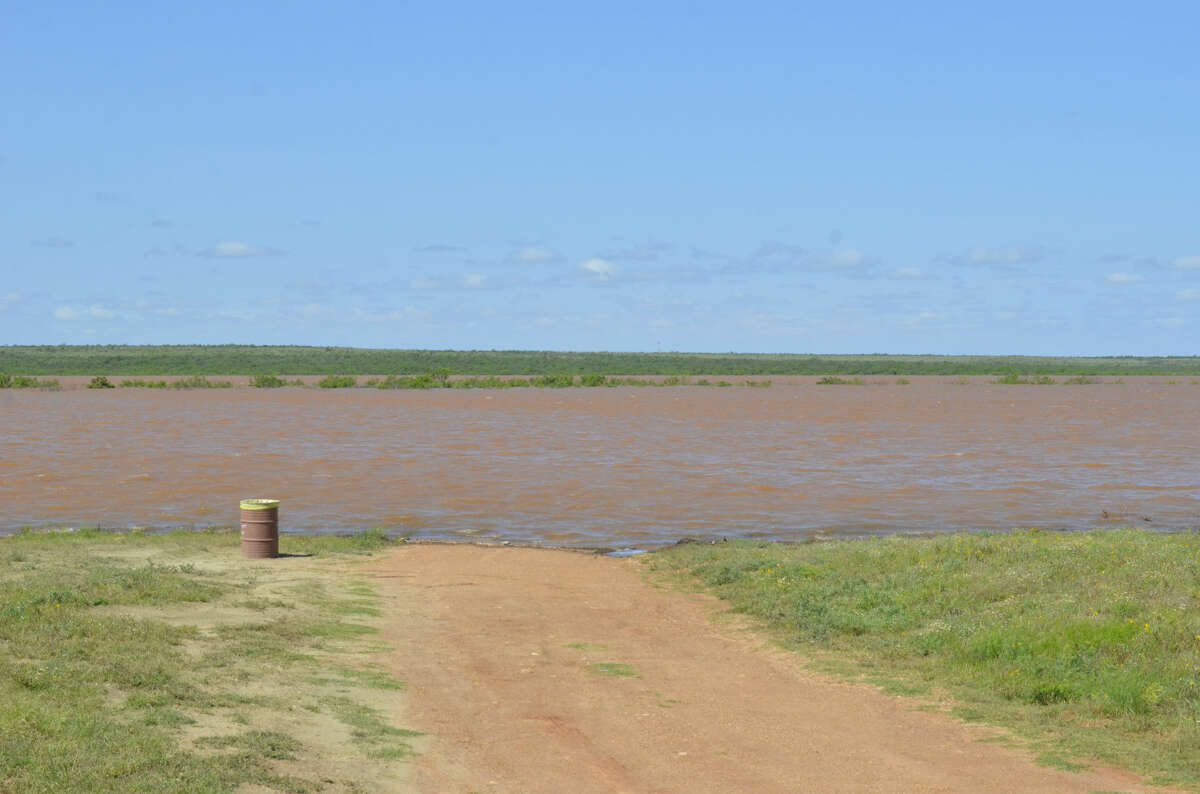 Renewed Lake Thomas Draws Visitors