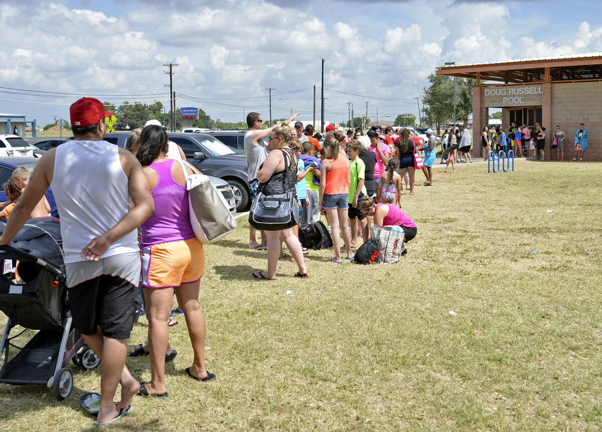 Midlanders wait in line to enter Doug Russell Pool on Saturday, June 27, 2015. James Durbin/Reporter-Telegram
