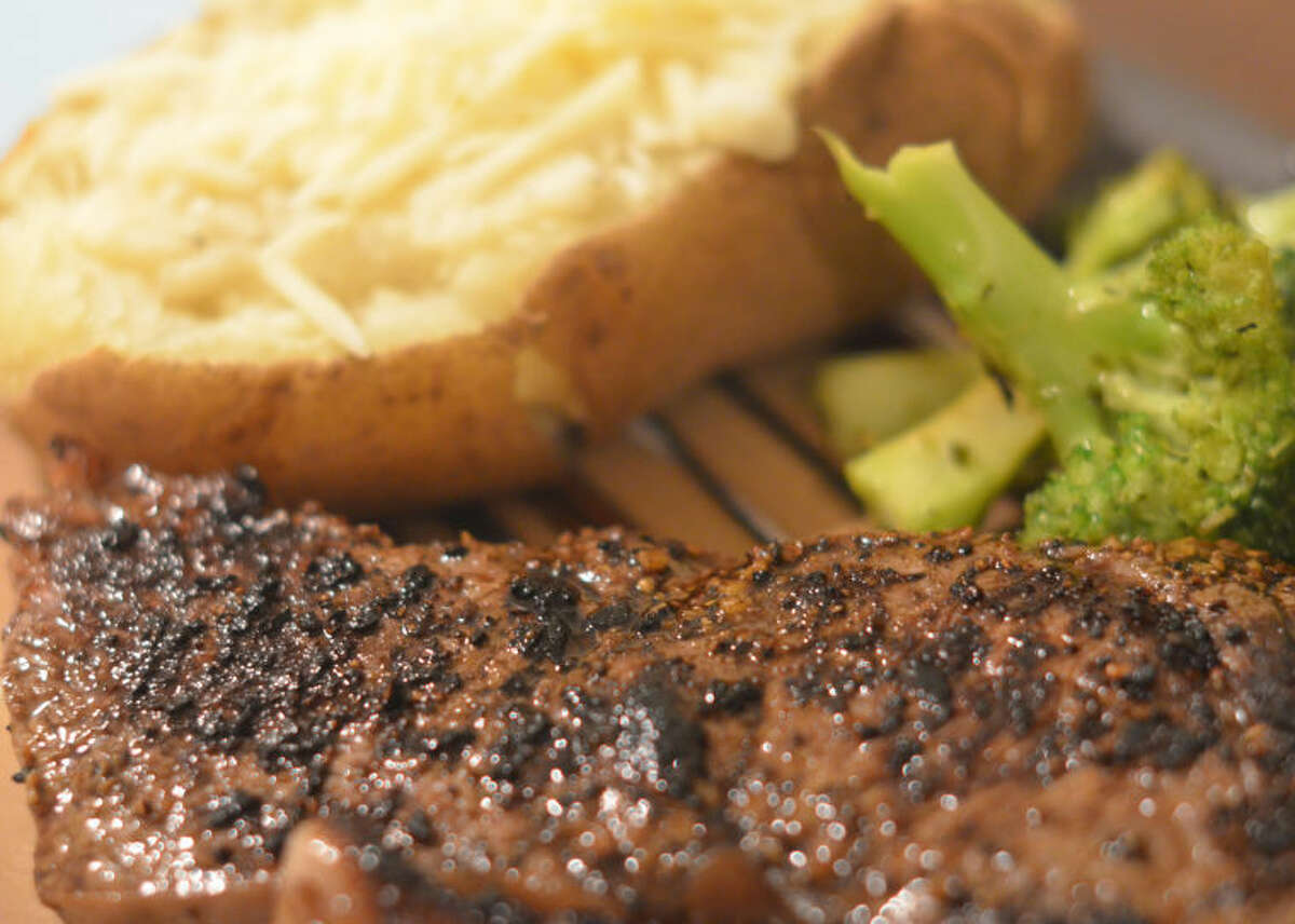 Steak au poivre with broccoli and potatoes