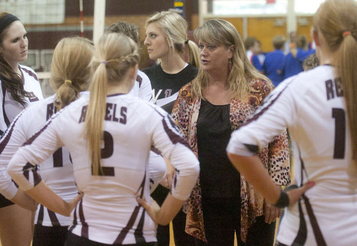 Lee volleyball head coach Daphne Rhoads talks to her team between games against San Angelo Central on Tuesday at Lee High. James Durbin/Reporter-Telegram