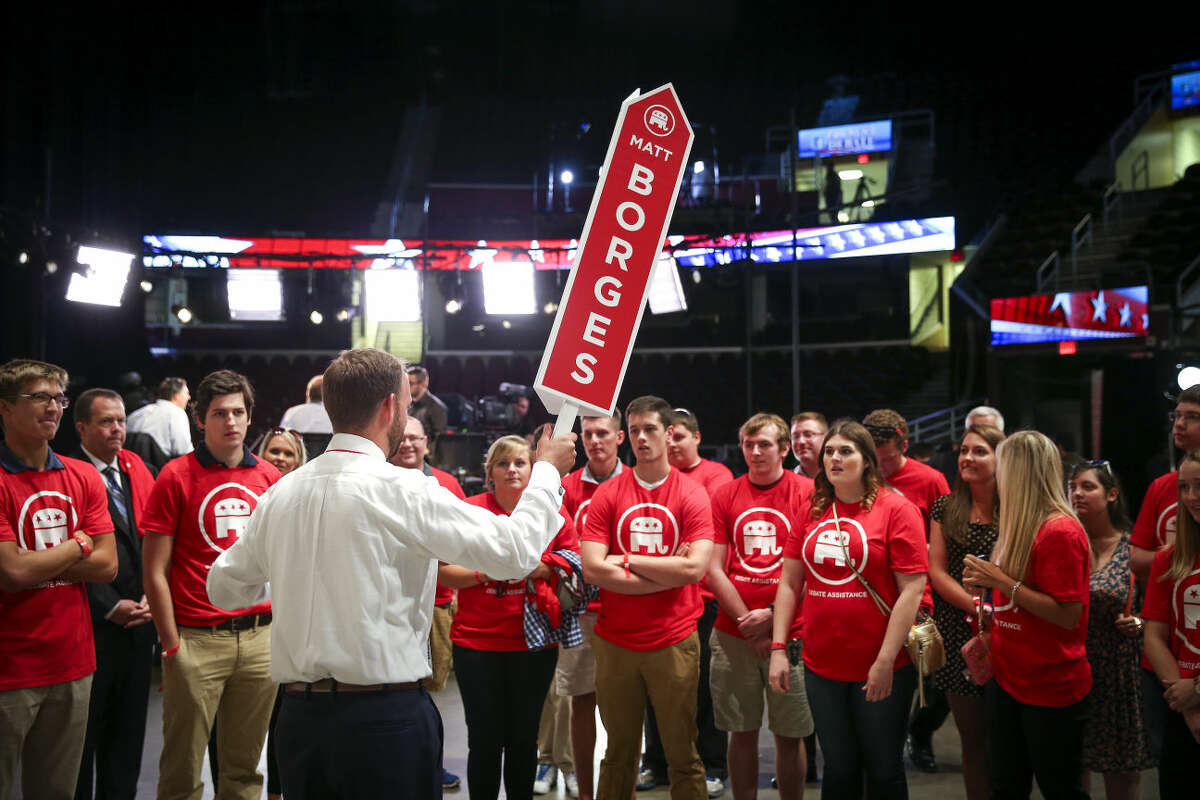 GOP debate volunteers attend a meeting in Cleveland, Aug. 6, 2015. Ten Republican presidential hopefuls face off in the first prime-time debate of the 2016 campaign Thursday night in a clash that marks a big step forward in their quest for the nomination. (Doug Mills/The New York Times)