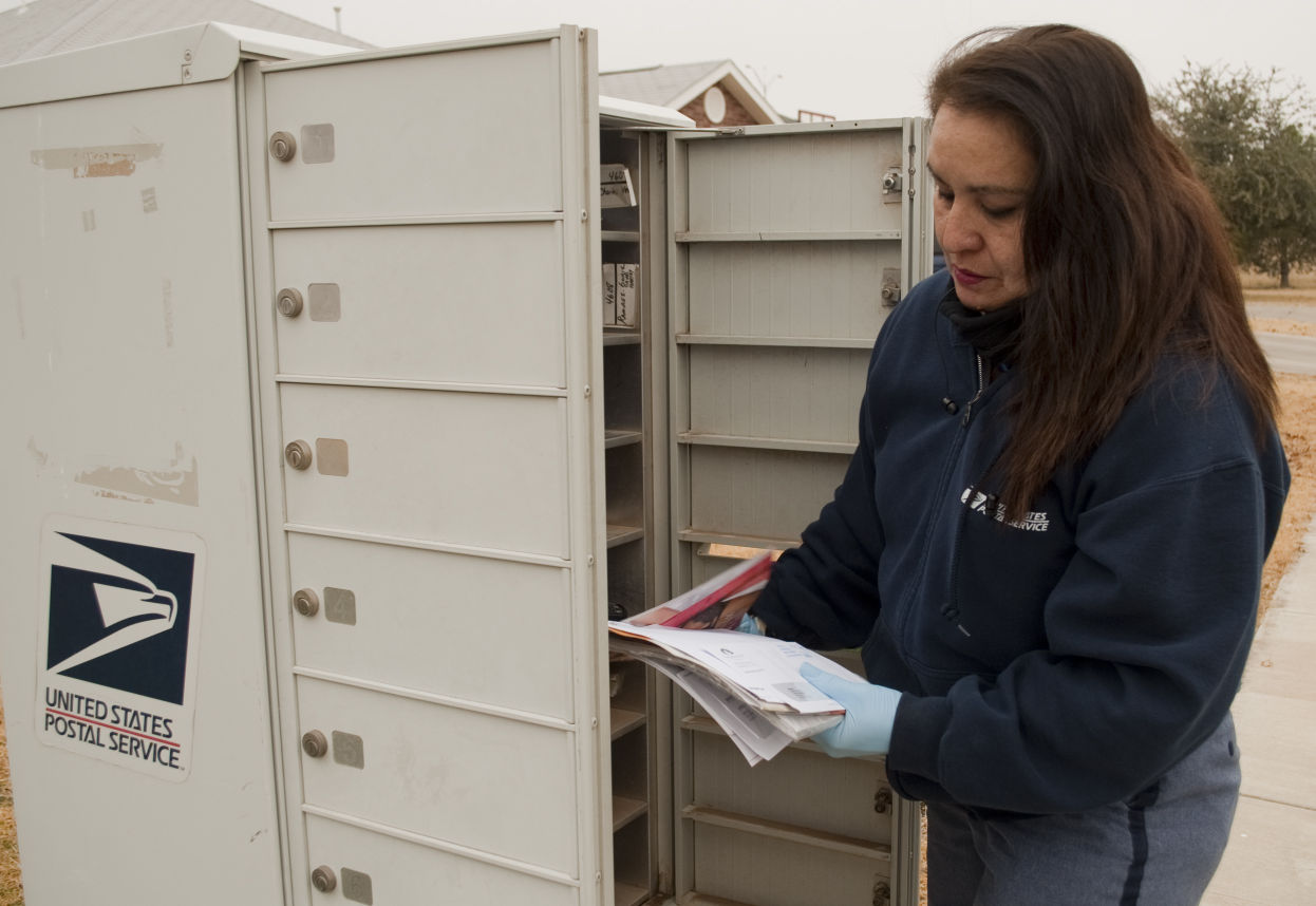Local USPS workers work long hours during holiday season