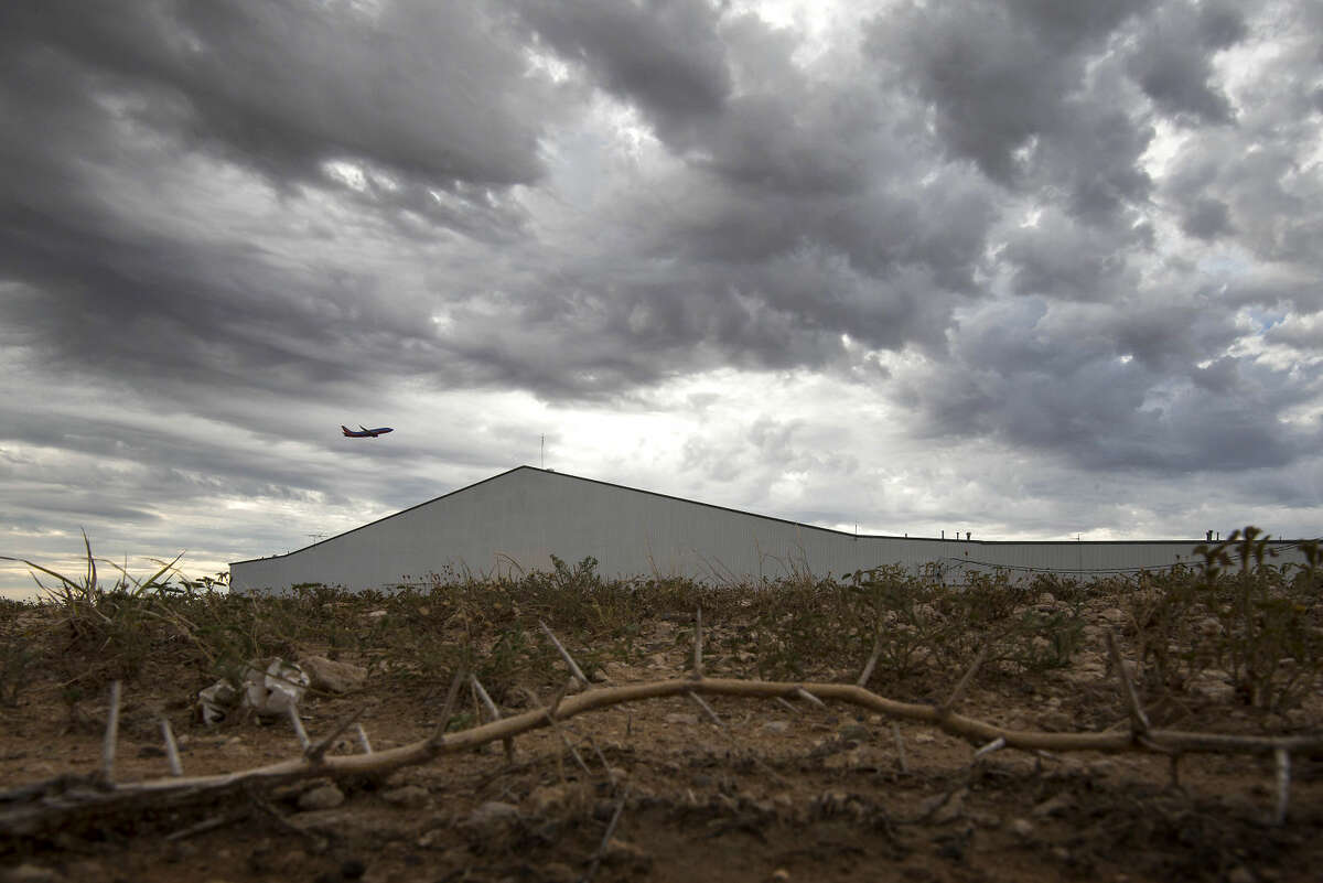 A commercial flight takes off over the XCOR hangar at the Midland International Airport on Saturday, Aug. 16, 2014, in Midland. The XCOR hangar will be renovated and become XCOR's Commercial Spaceflight Research and Development Center Headquarters. ( Smiley N. Pool / Houston Chronicle )
