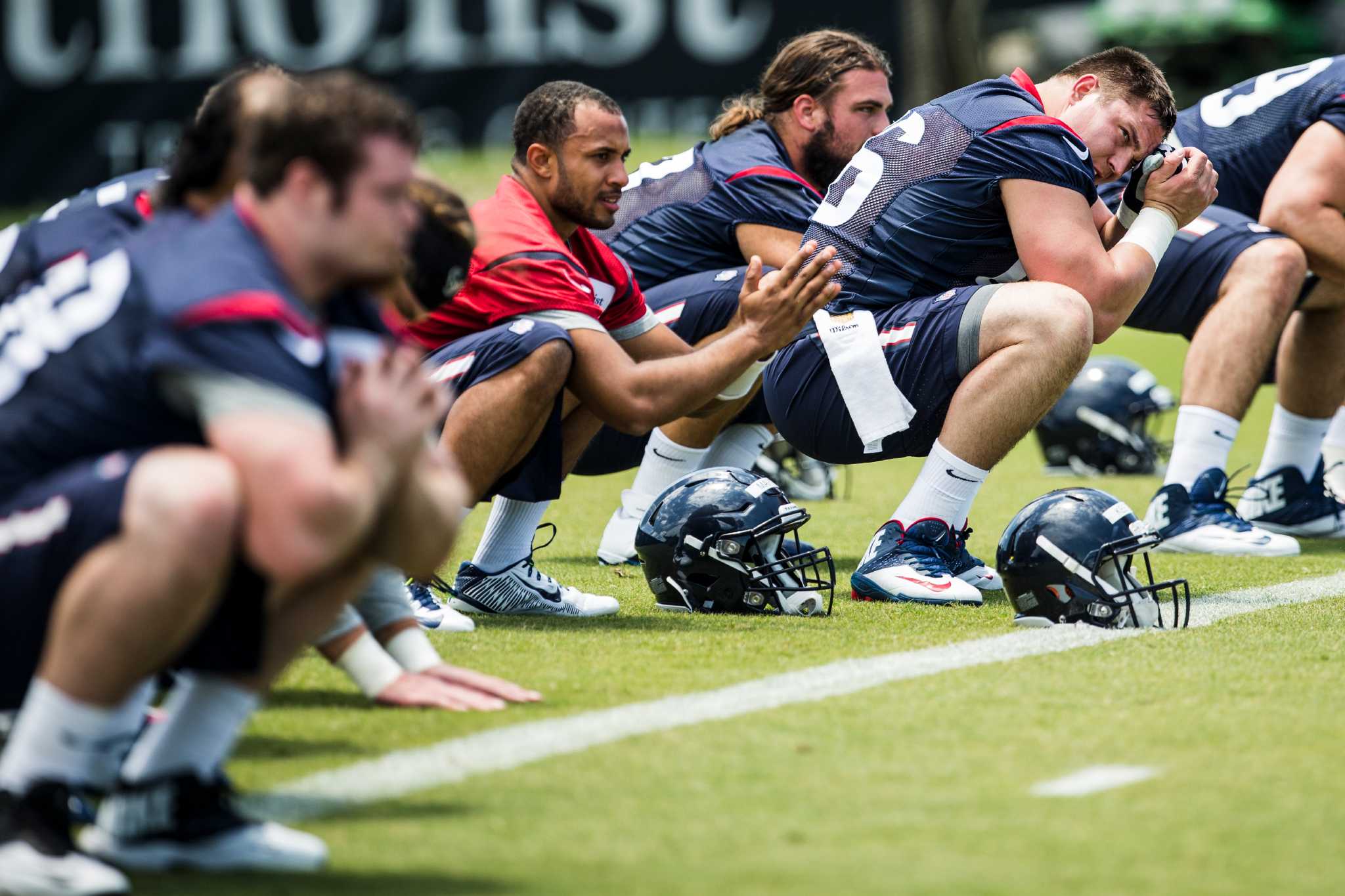 Texans linebacker Brian Cushing impressed by military during USO tour