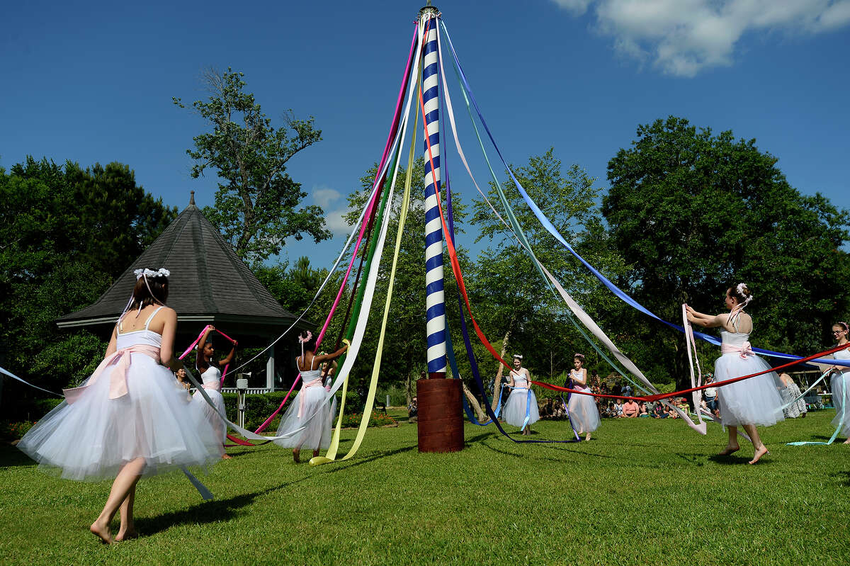 Maypole may padstow beltane geograph dances history lockdown during allday rod britain ireland paganpages presented cornwall farther interesting below story